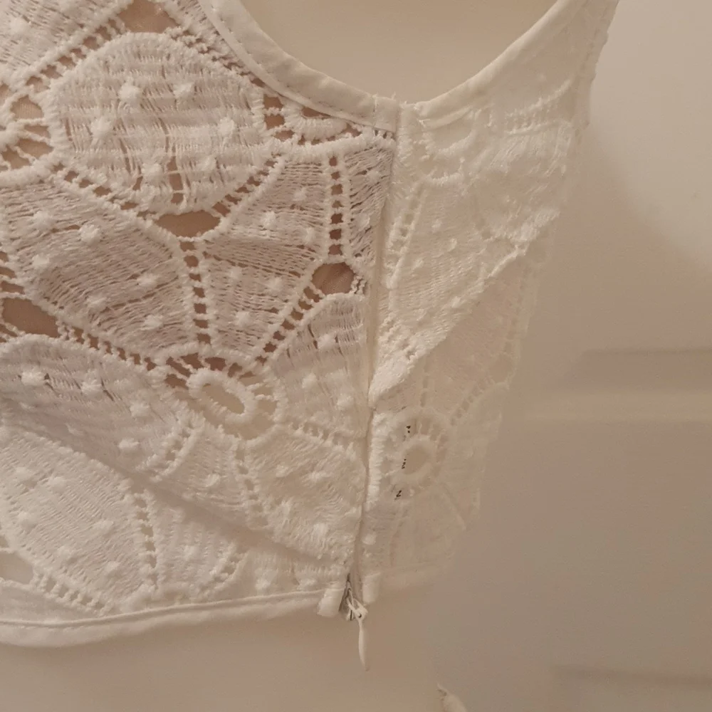 Absolutely Gorgeous Set Skirt and Crop Top - Picture 4 of 12